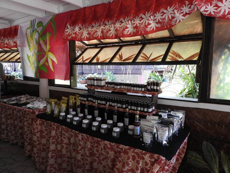 Pension Hibiscus Tahaa Uturoa 外观 照片